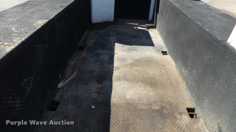 image for item DA1183 2005 Ford F650 Super Duty XLT service truck with crane