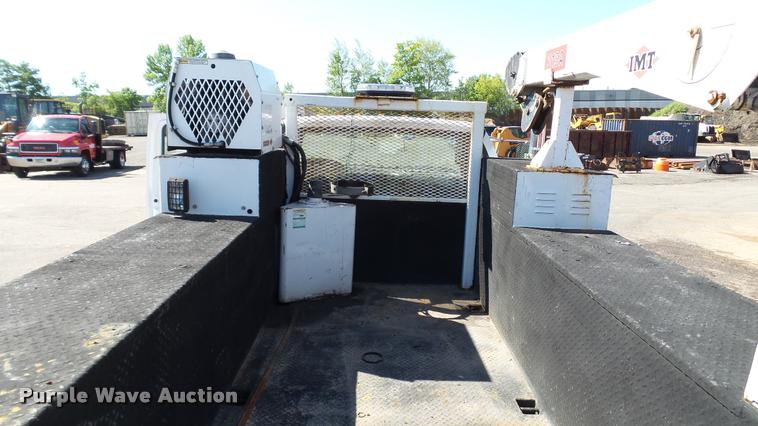 image for item DA1183 2005 Ford F650 Super Duty XLT service truck with crane