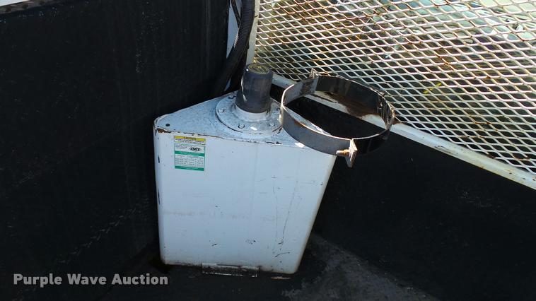 image for item DA1183 2005 Ford F650 Super Duty XLT service truck with crane