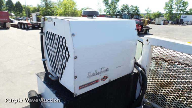 image for item DA1183 2005 Ford F650 Super Duty XLT service truck with crane