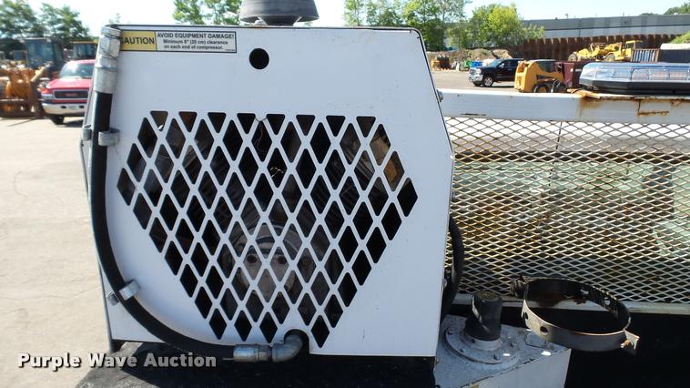 image for item DA1183 2005 Ford F650 Super Duty XLT service truck with crane