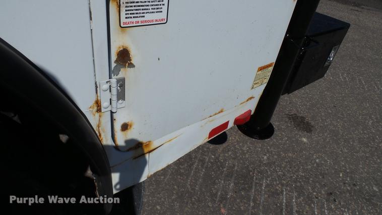 image for item DA1183 2005 Ford F650 Super Duty XLT service truck with crane