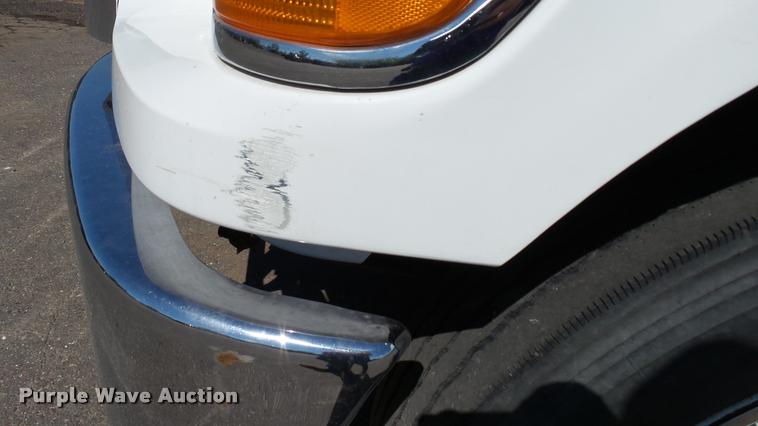 image for item DA1183 2005 Ford F650 Super Duty XLT service truck with crane