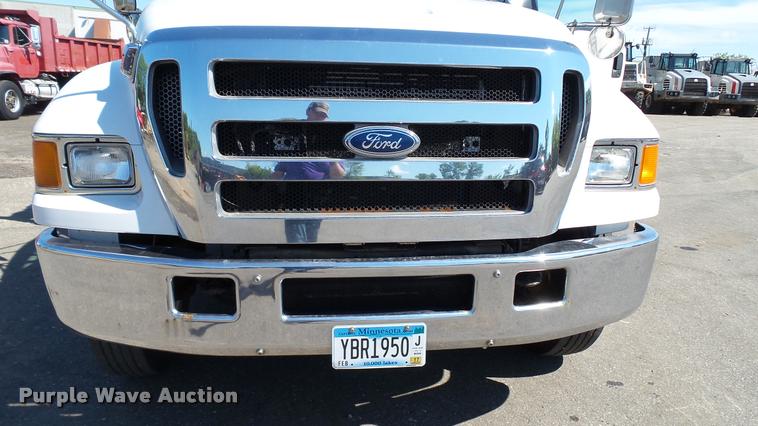 image for item DA1183 2005 Ford F650 Super Duty XLT service truck with crane