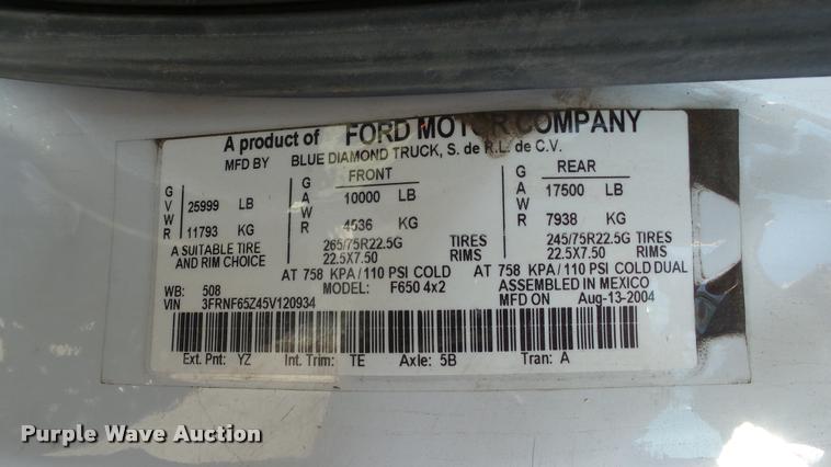 image for item DA1183 2005 Ford F650 Super Duty XLT service truck with crane