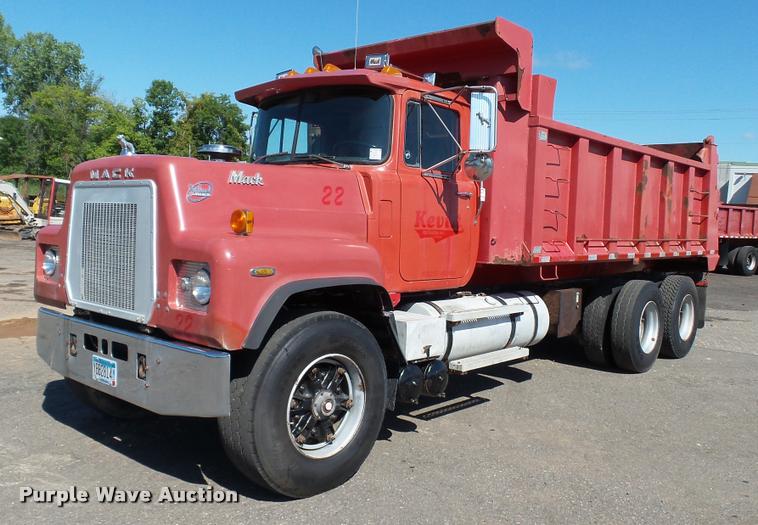 image for item DA1184 1983 Mack RS686LS dump truck