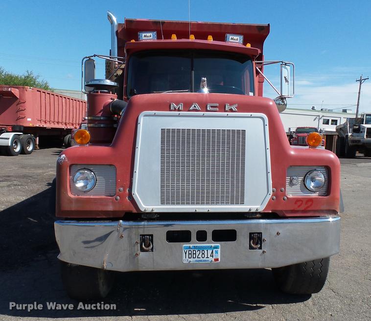 image for item DA1184 1983 Mack RS686LS dump truck