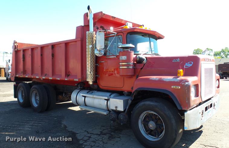 image for item DA1184 1983 Mack RS686LS dump truck