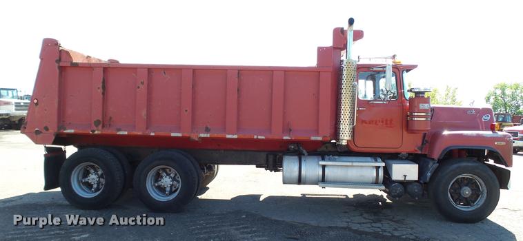 image for item DA1184 1983 Mack RS686LS dump truck