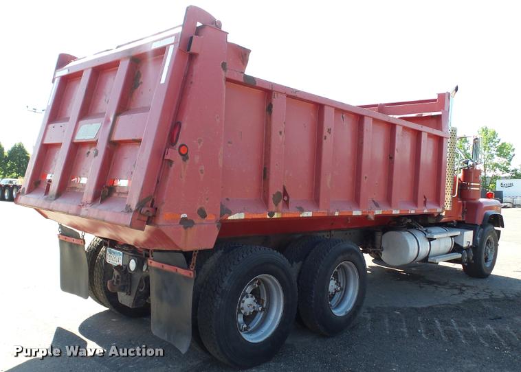 image for item DA1184 1983 Mack RS686LS dump truck