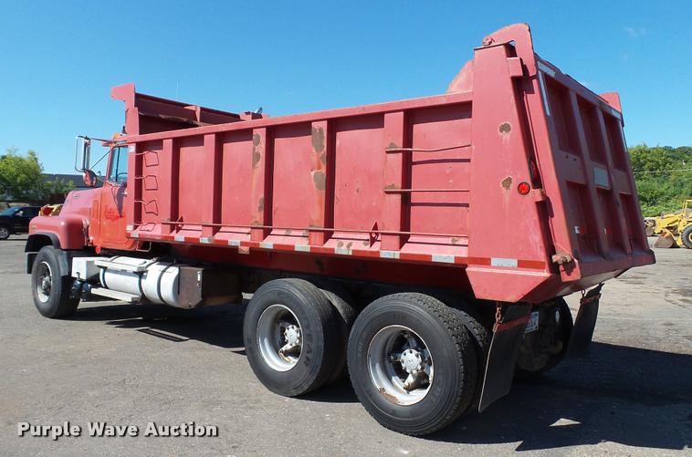 image for item DA1184 1983 Mack RS686LS dump truck