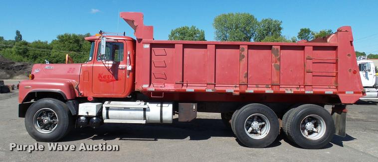 image for item DA1184 1983 Mack RS686LS dump truck