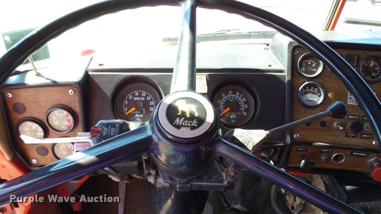 image for item DA1184 1983 Mack RS686LS dump truck