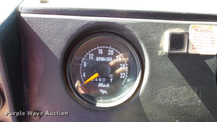 image for item DA1184 1983 Mack RS686LS dump truck