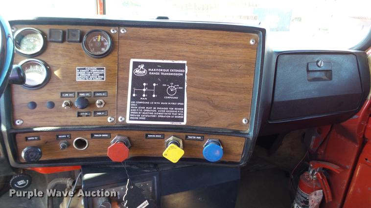 image for item DA1184 1983 Mack RS686LS dump truck