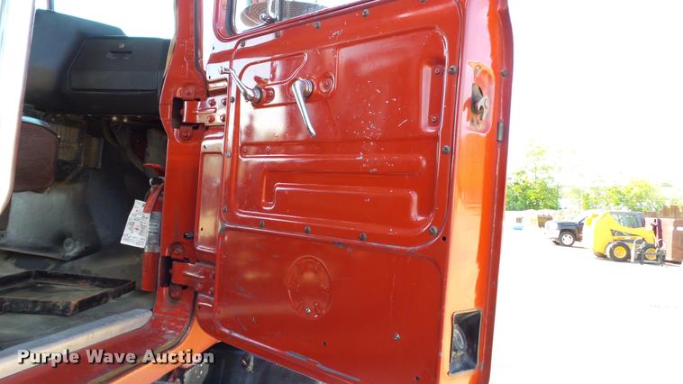 image for item DA1184 1983 Mack RS686LS dump truck