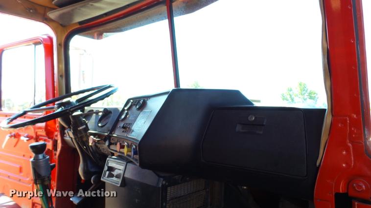 image for item DA1184 1983 Mack RS686LS dump truck