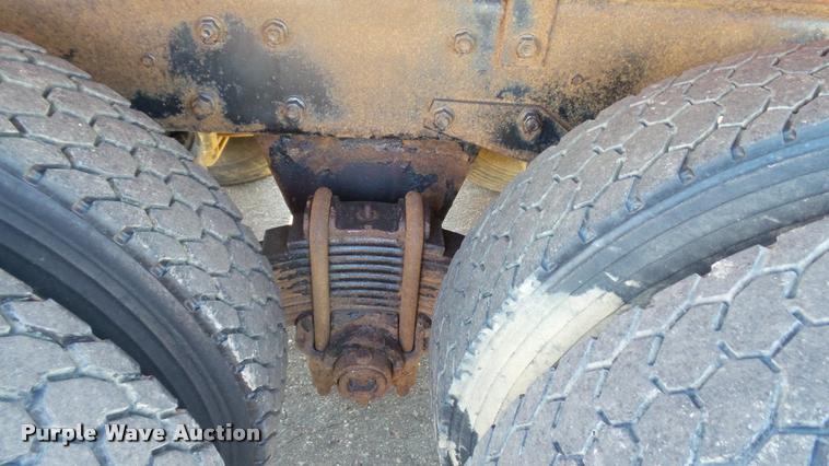 image for item DA1184 1983 Mack RS686LS dump truck