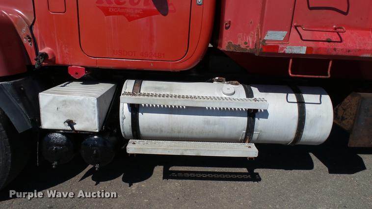 image for item DA1184 1983 Mack RS686LS dump truck