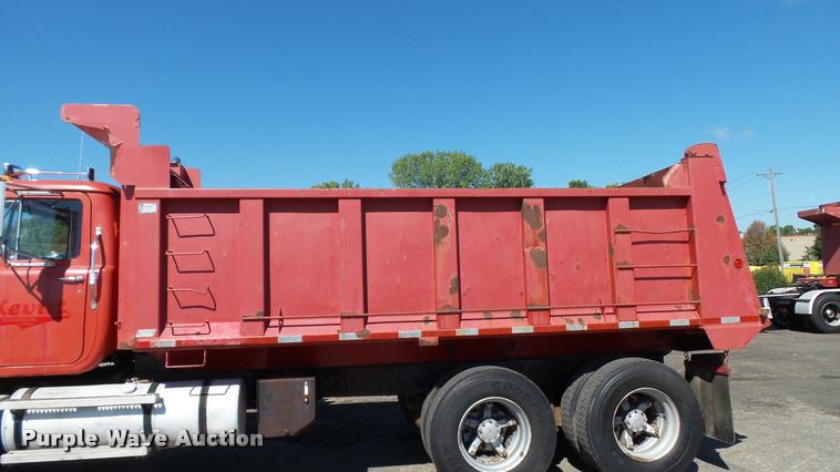 image for item DA1184 1983 Mack RS686LS dump truck