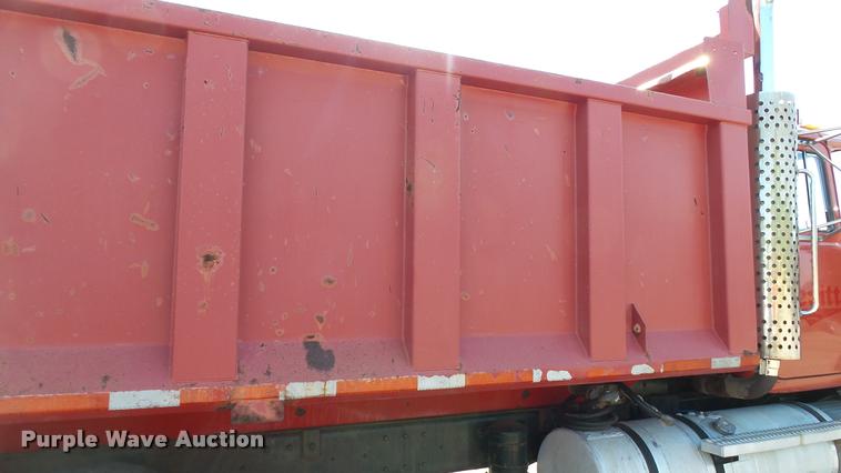 image for item DA1184 1983 Mack RS686LS dump truck