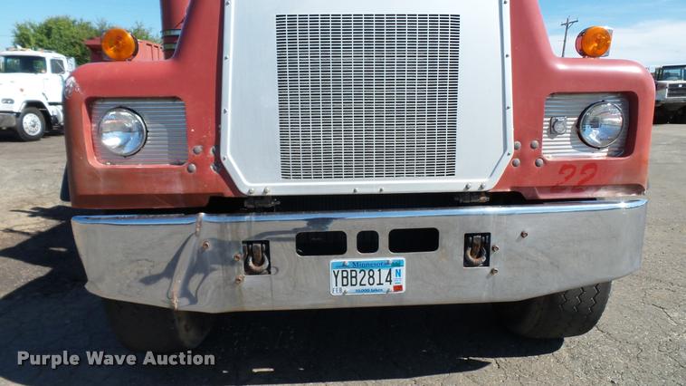image for item DA1184 1983 Mack RS686LS dump truck
