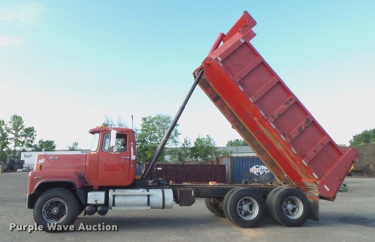 image for item DA1184 1983 Mack RS686LS dump truck