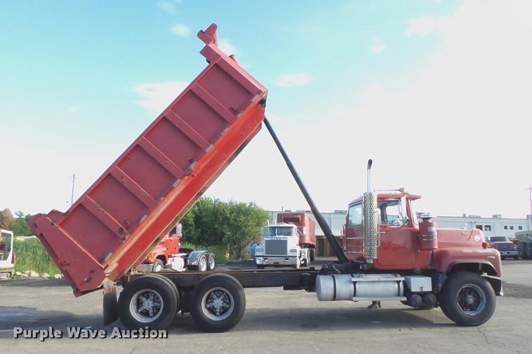 image for item DA1184 1983 Mack RS686LS dump truck