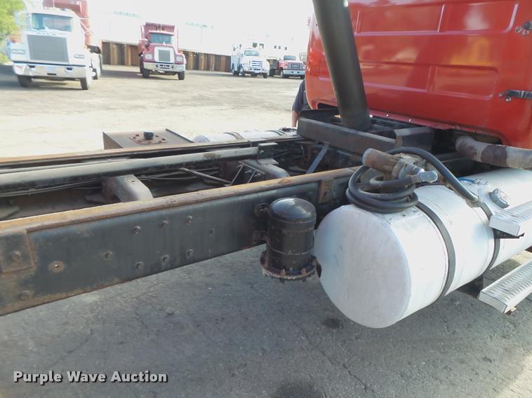 image for item DA1184 1983 Mack RS686LS dump truck