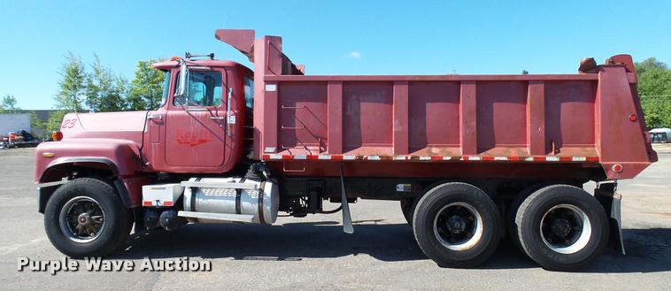 image for item DA1185 1987 Mack RS686LS dump truck