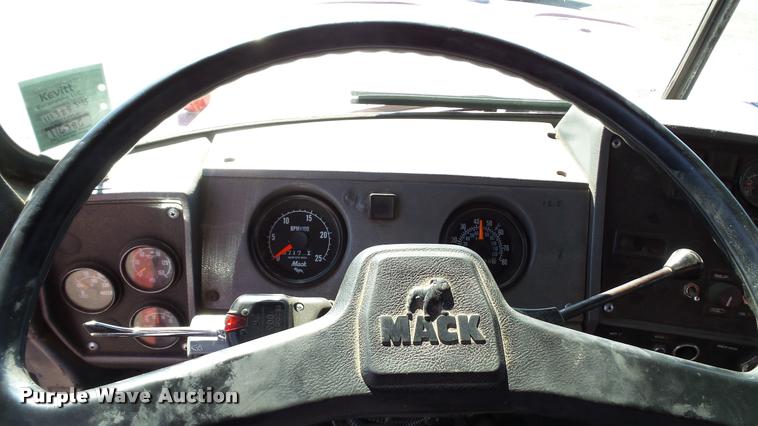 image for item DA1185 1987 Mack RS686LS dump truck