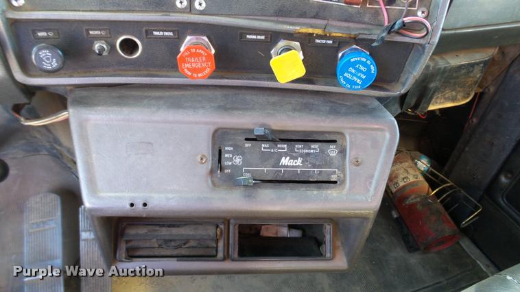 image for item DA1185 1987 Mack RS686LS dump truck