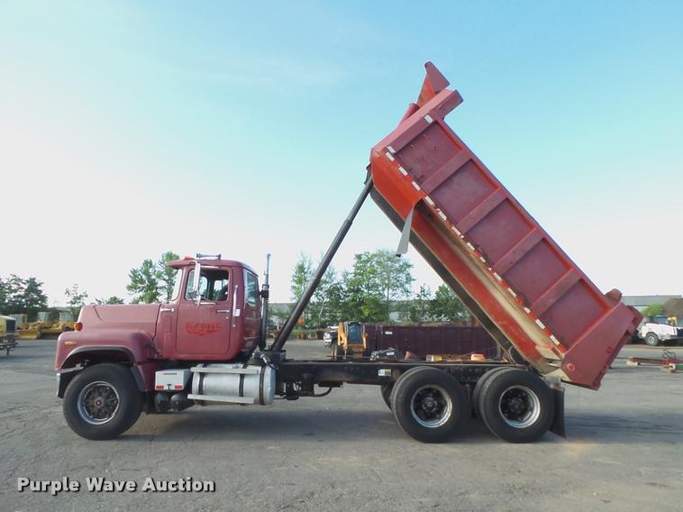 image for item DA1185 1987 Mack RS686LS dump truck