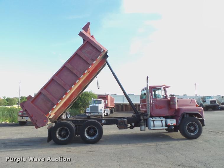 image for item DA1185 1987 Mack RS686LS dump truck