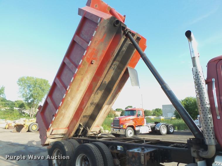 image for item DA1185 1987 Mack RS686LS dump truck