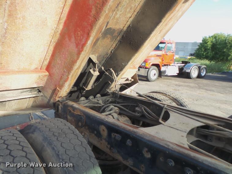 image for item DA1185 1987 Mack RS686LS dump truck