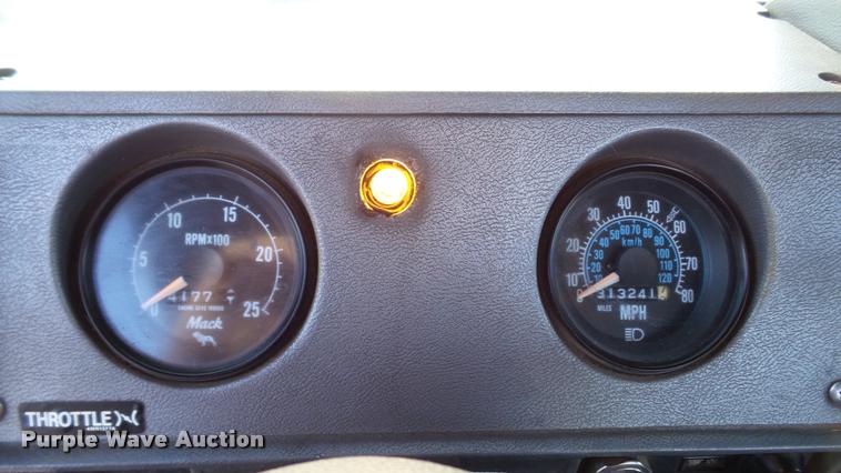 image for item DA1186 1991 Mack RW713 semi truck