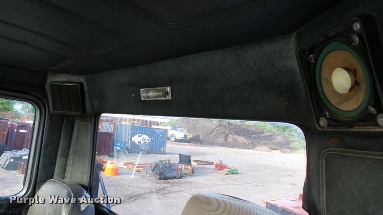 image for item DA1186 1991 Mack RW713 semi truck