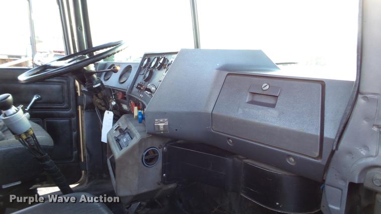 image for item DA1186 1991 Mack RW713 semi truck