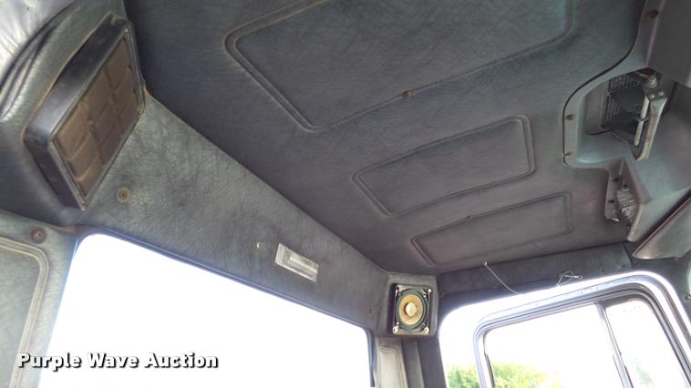 image for item DA1186 1991 Mack RW713 semi truck