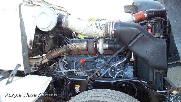 image for item DA1186 1991 Mack RW713 semi truck