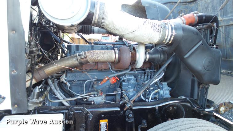 image for item DA1186 1991 Mack RW713 semi truck