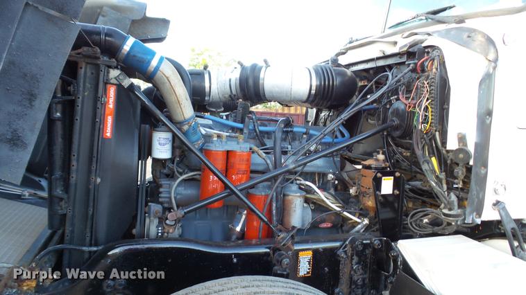 image for item DA1186 1991 Mack RW713 semi truck