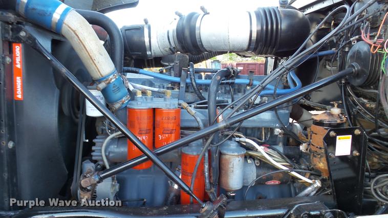 image for item DA1186 1991 Mack RW713 semi truck