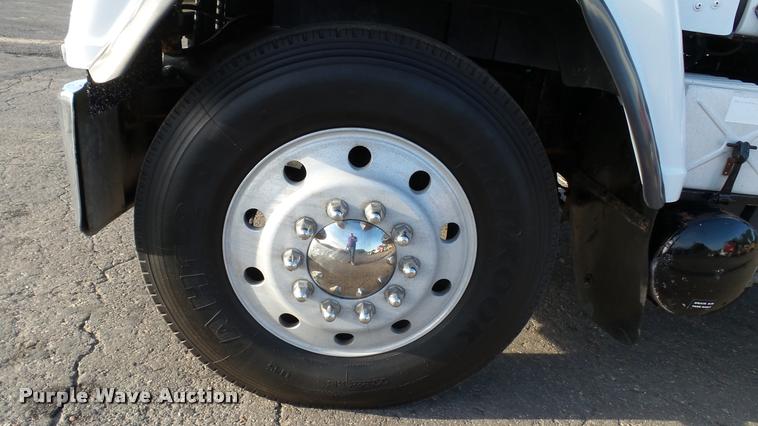 image for item DA1186 1991 Mack RW713 semi truck