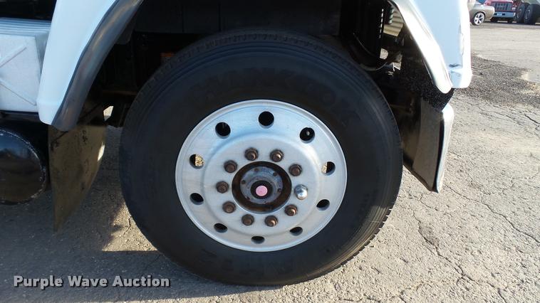 image for item DA1186 1991 Mack RW713 semi truck