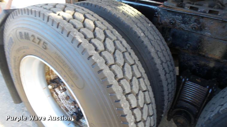 image for item DA1186 1991 Mack RW713 semi truck