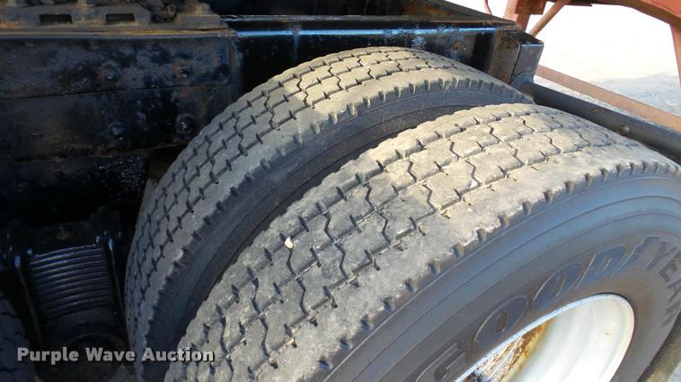 image for item DA1186 1991 Mack RW713 semi truck