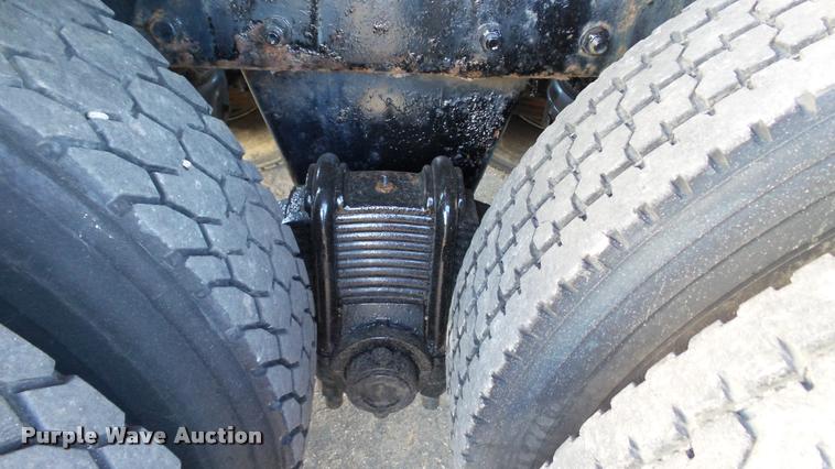 image for item DA1186 1991 Mack RW713 semi truck