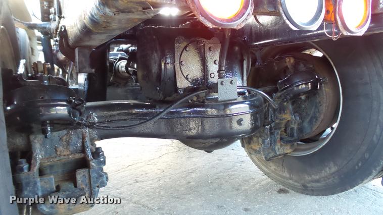 image for item DA1186 1991 Mack RW713 semi truck